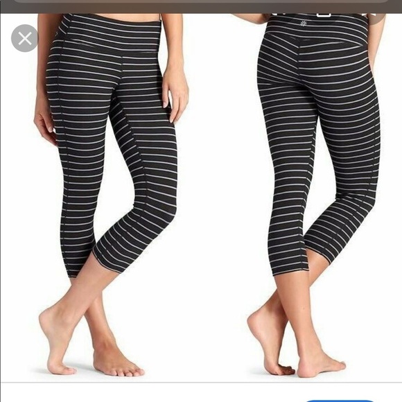 Athleta Pants - Athleta Capri leggings